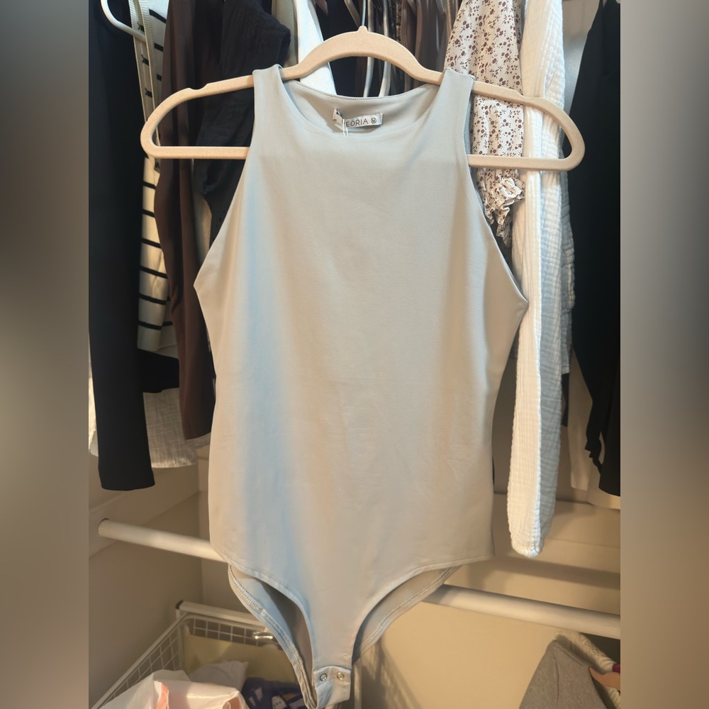 NWT Amazon Seamless Sleeveless Bodysuit in light gray